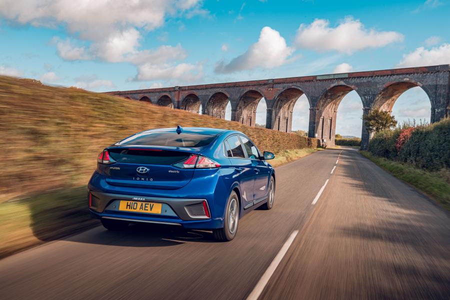  Hyundai IONIQ electric (AE) 2019 года  (UK) (фото 5 из 37)